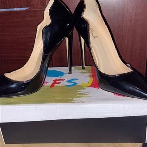 Worn twice feet just got to fat for shoes